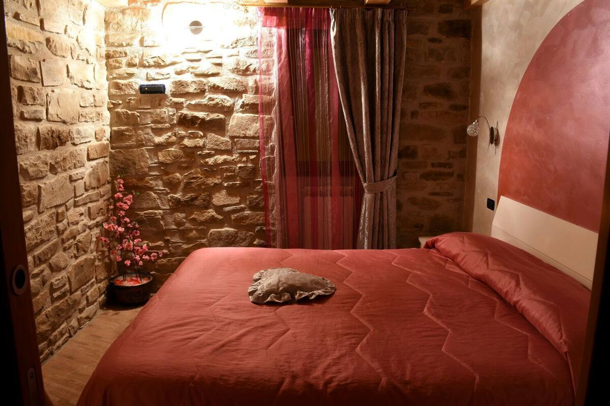 1 bedroom, individually decorated, individually furnished, desk