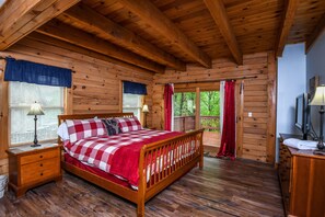 House, Multiple Beds, Fireplace | 7 bedrooms, free WiFi, bed sheets - McKenzies Mountain 7 Bedroom House (Swanton)