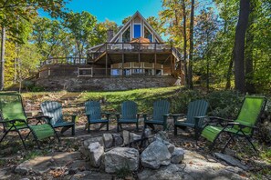 Property grounds - Four Seasons Chateau 5 Bedroom House (Oakland)