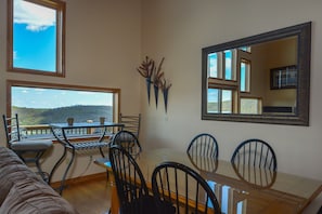 House, Multiple Beds, Hot Tub, Mountain View | Living room