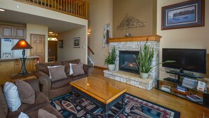 Unclassified image, 3 of 9, button - Amazing Overlook 3 Bedroom Townhome (McHenry)