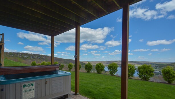 Unclassified image, 1 of 9, button - Amazing Overlook 3 Bedroom Townhome (McHenry)