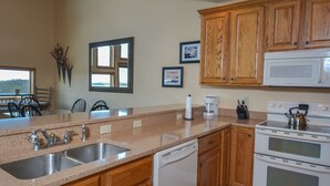 Unclassified image, 4 of 9, button - Amazing Overlook 3 Bedroom Townhome (McHenry)