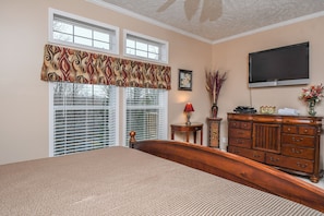 House, Multiple Beds, Hot Tub
