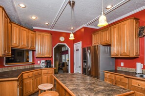 House, Multiple Beds, Hot Tub | Private kitchen | Fridge, microwave, oven, stovetop - Hillside Hideaway 5 Bedroom House (McHenry)