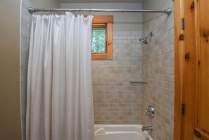 Ferienhaus, Mehrere Betten, Whirlpool | Badezimmer | Handtücher