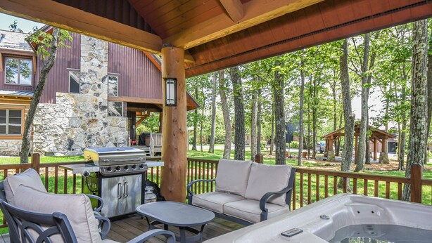 BBQ/picnic Area - Summit Lodge 4 Bedroom Townhome (McHenry)