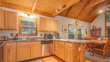 House, Multiple Beds, Hot Tub | Private kitchen | Fridge, microwave, oven, stovetop