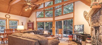 Bear Mountain Lodge 4 Bedroom House