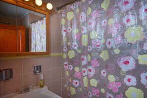 Ferienhaus, Mehrere Betten, Whirlpool | Badezimmer | Handtücher
