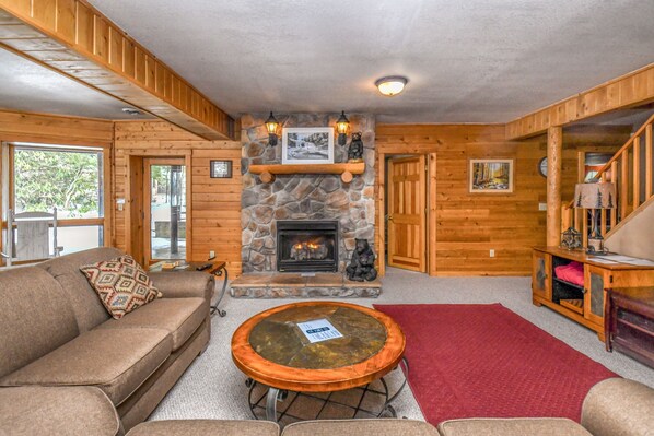 TV, fireplace, DVD player