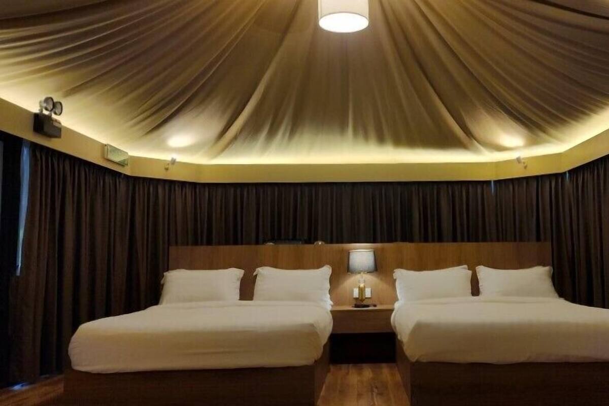 Vila Eksekutif | Minibar, brankas, meja kerja, dan ruang kerja ramah laptop
