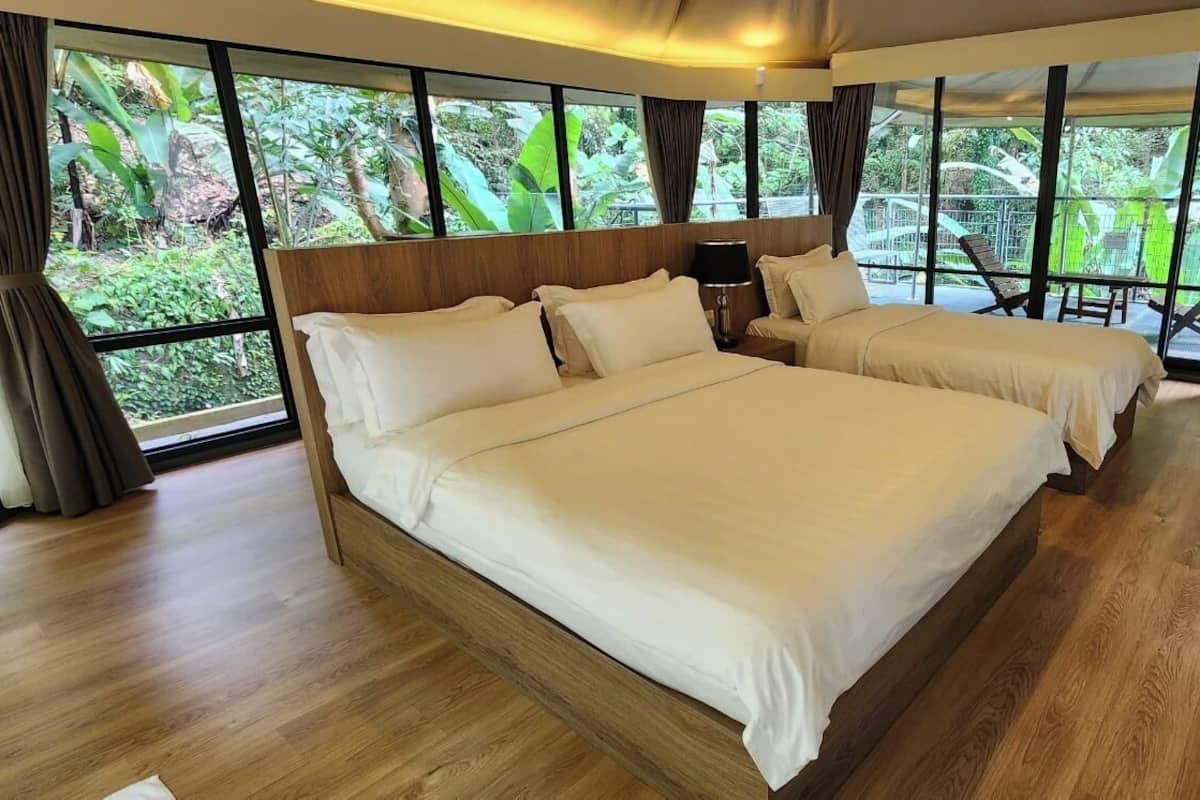 Vila Eksekutif | Minibar, brankas, meja kerja, dan ruang kerja ramah laptop