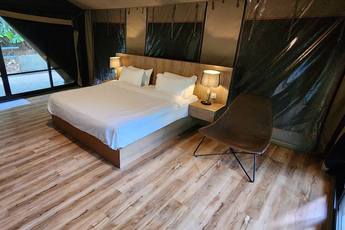 Tenda Basic, 1 kamar tidur, Bebas Asap Rokok, kamar mandi pribadi (Safari, 2 pax) | Minibar, brankas, meja kerja, dan ruang kerja ramah laptop