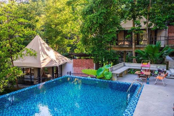 Kolam renang outdoor