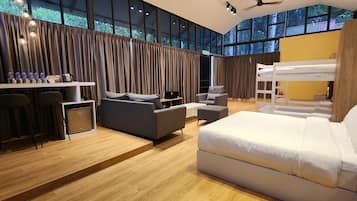 Chalet (6 Pax) | 1 bilik tidur, bar mini, peti besi dalam bilik, meja