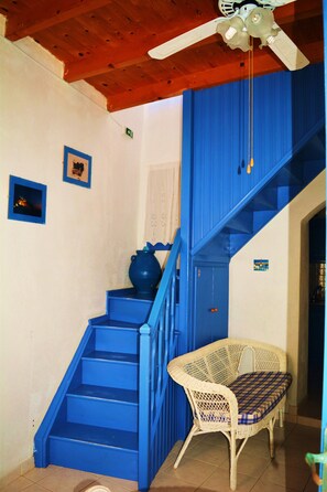 Interior detail - Nisyros Amallos House (Nisyros)