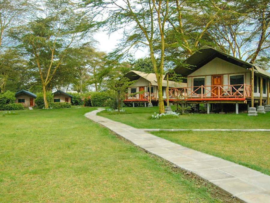 Cofres nos quartos, escrivaninha, cortinas blackout