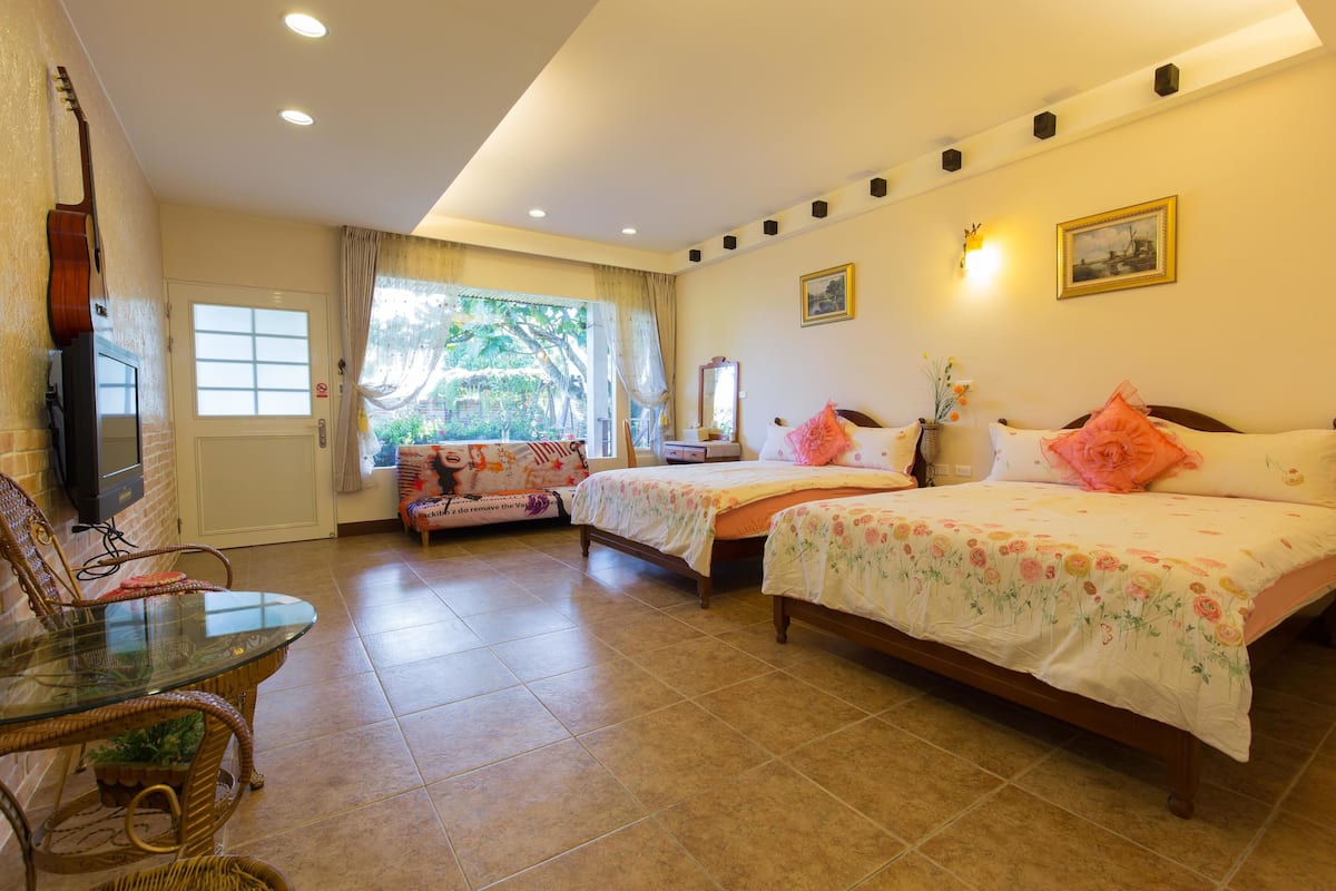 2 bedrooms, premium bedding, down comforters, free WiFi