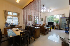 32-吋 LCD 液晶電視、有線頻道、電視