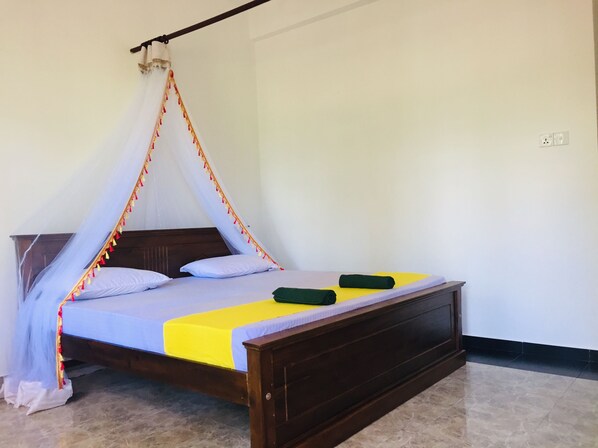 Chambre Double, 1 trÚs grand lit, terrasse, vue jardin | Literie de qualité supérieure, bureau