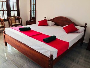 Chambre Double, 1 trÚs grand lit, terrasse, vue jardin | Literie de qualité supérieure, bureau