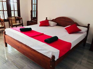 Basic Double Room, 1 King Bed, Terrace, Garden View | Premium bedding, desk