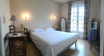 1 habitación, decoración personalizada y muebles diferentes 