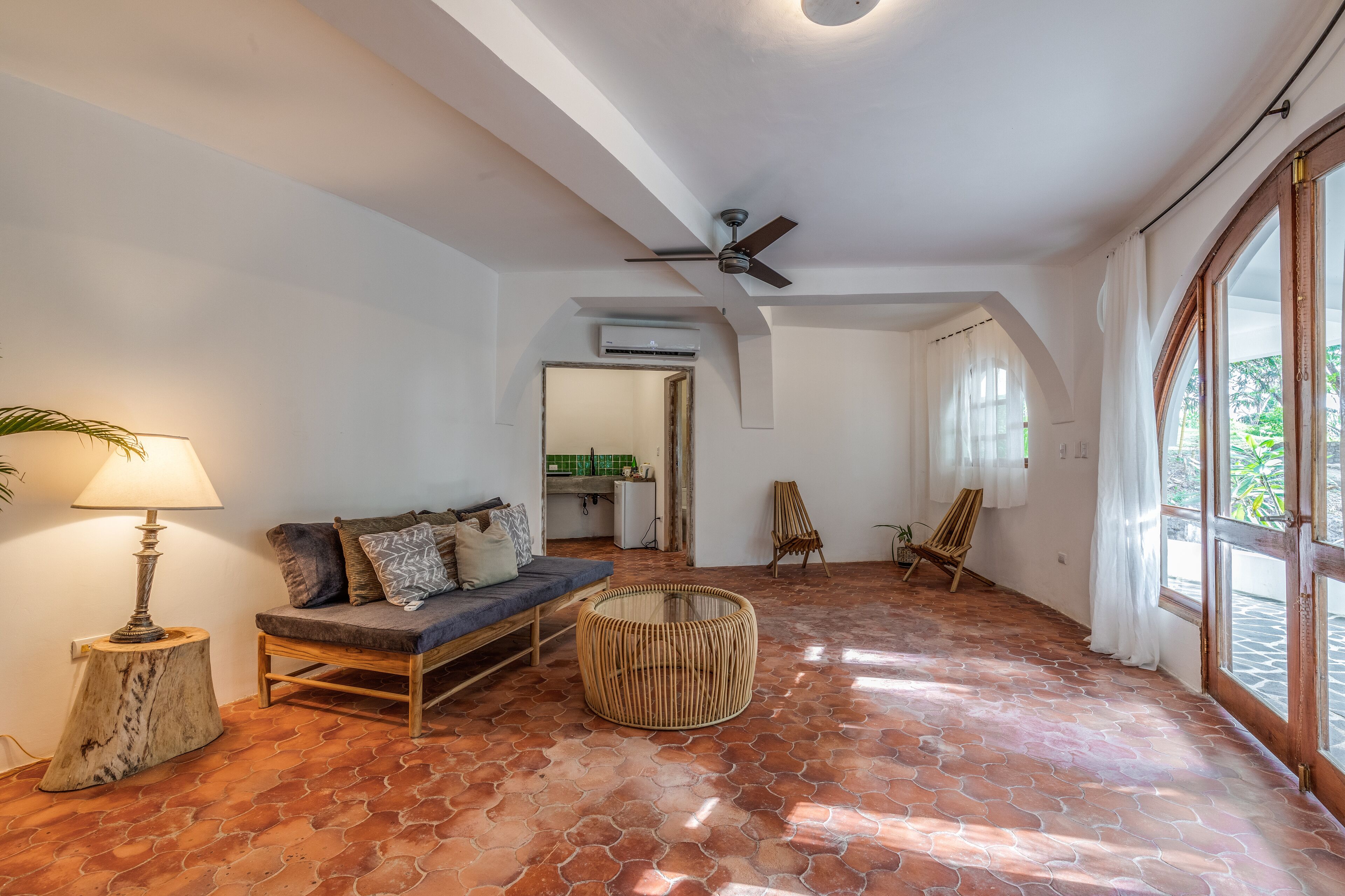 beachfront suite with sea view | living room