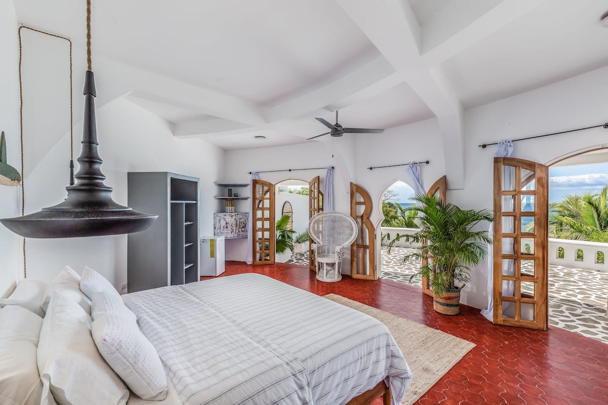 Ropa de cama de alta calidad y minibar