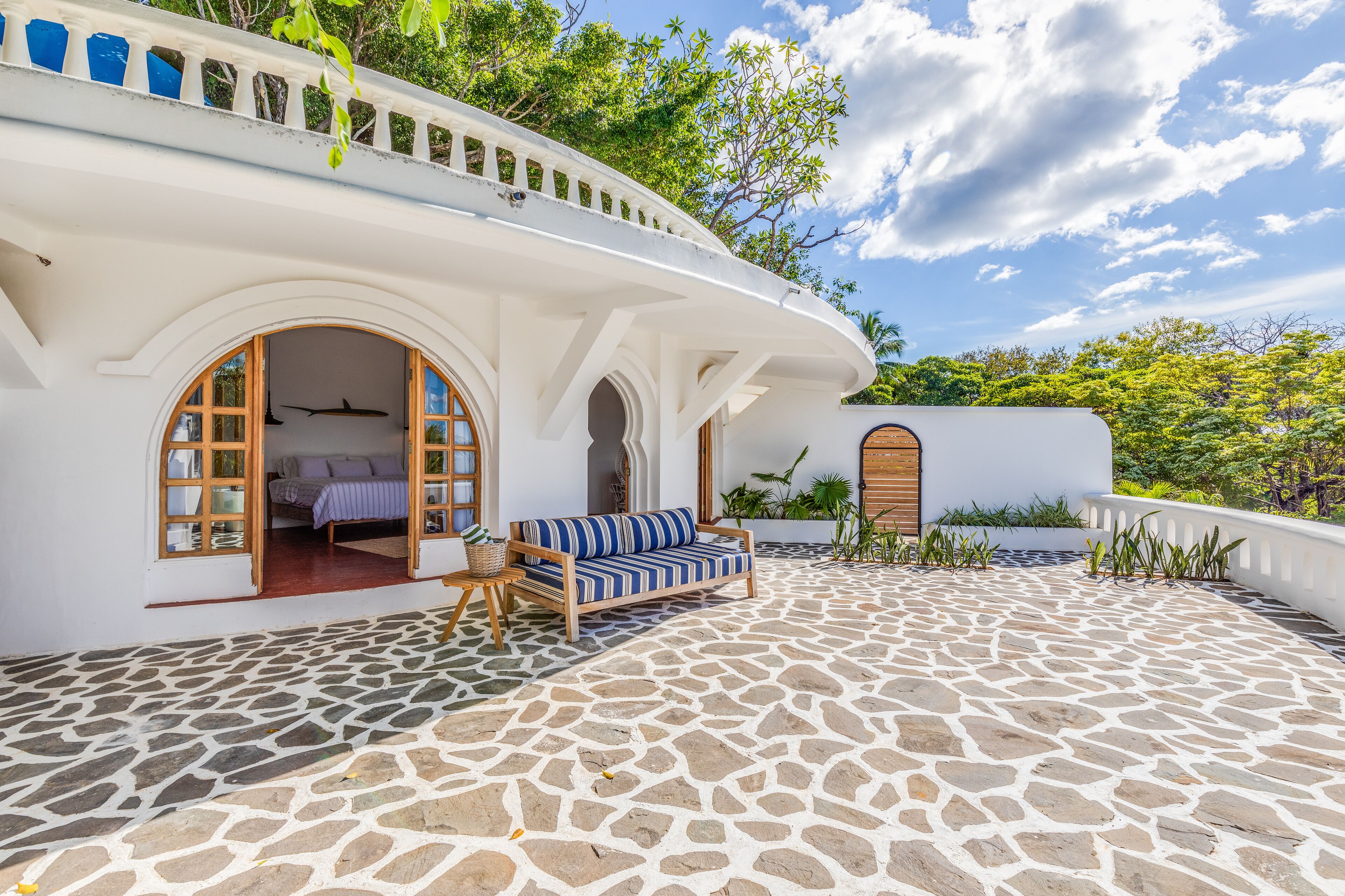 Deluxe Beachfront King Suite with Pool and Sea View | Terrace/patio