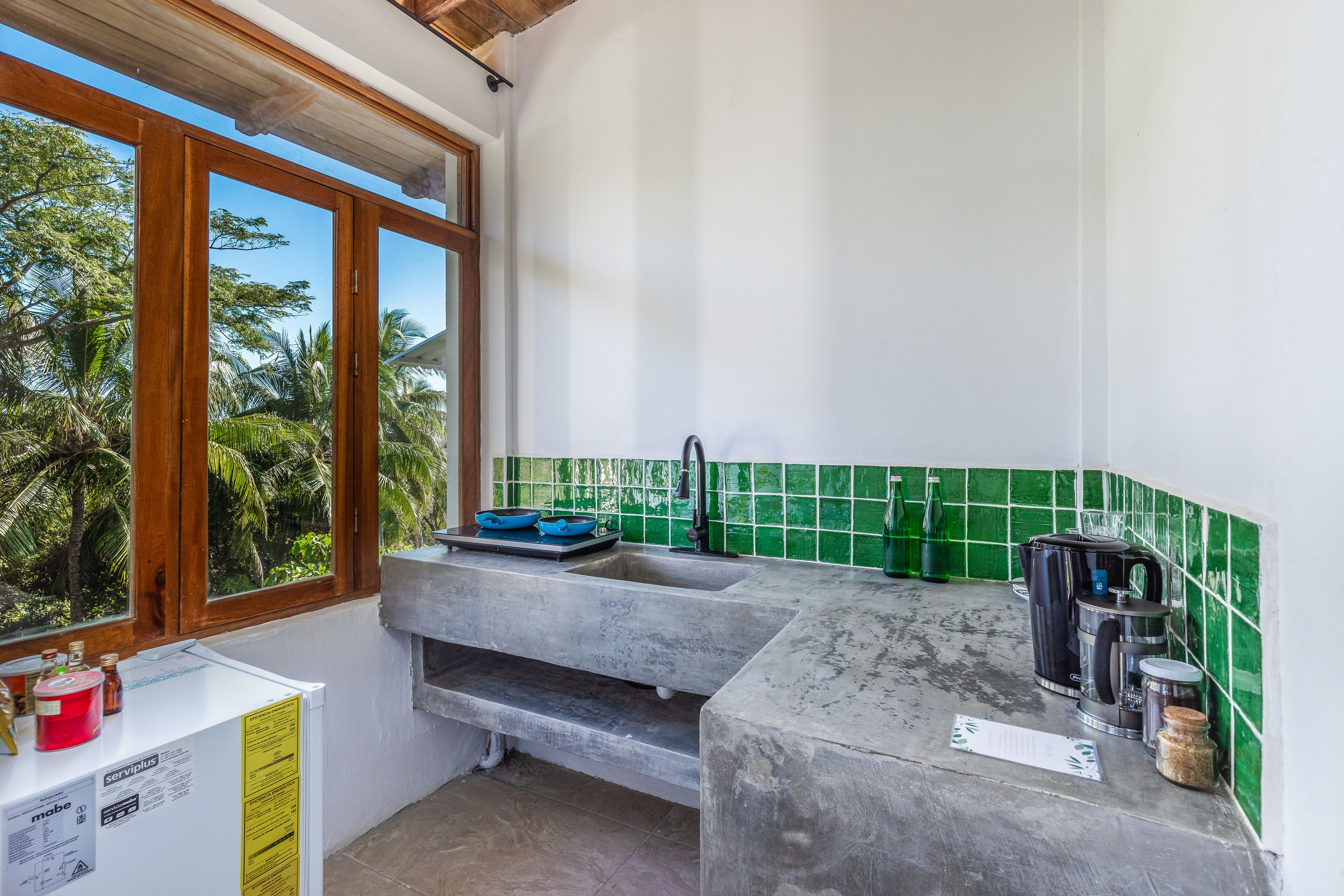 coffee/tea maker, electric kettle, paper towels