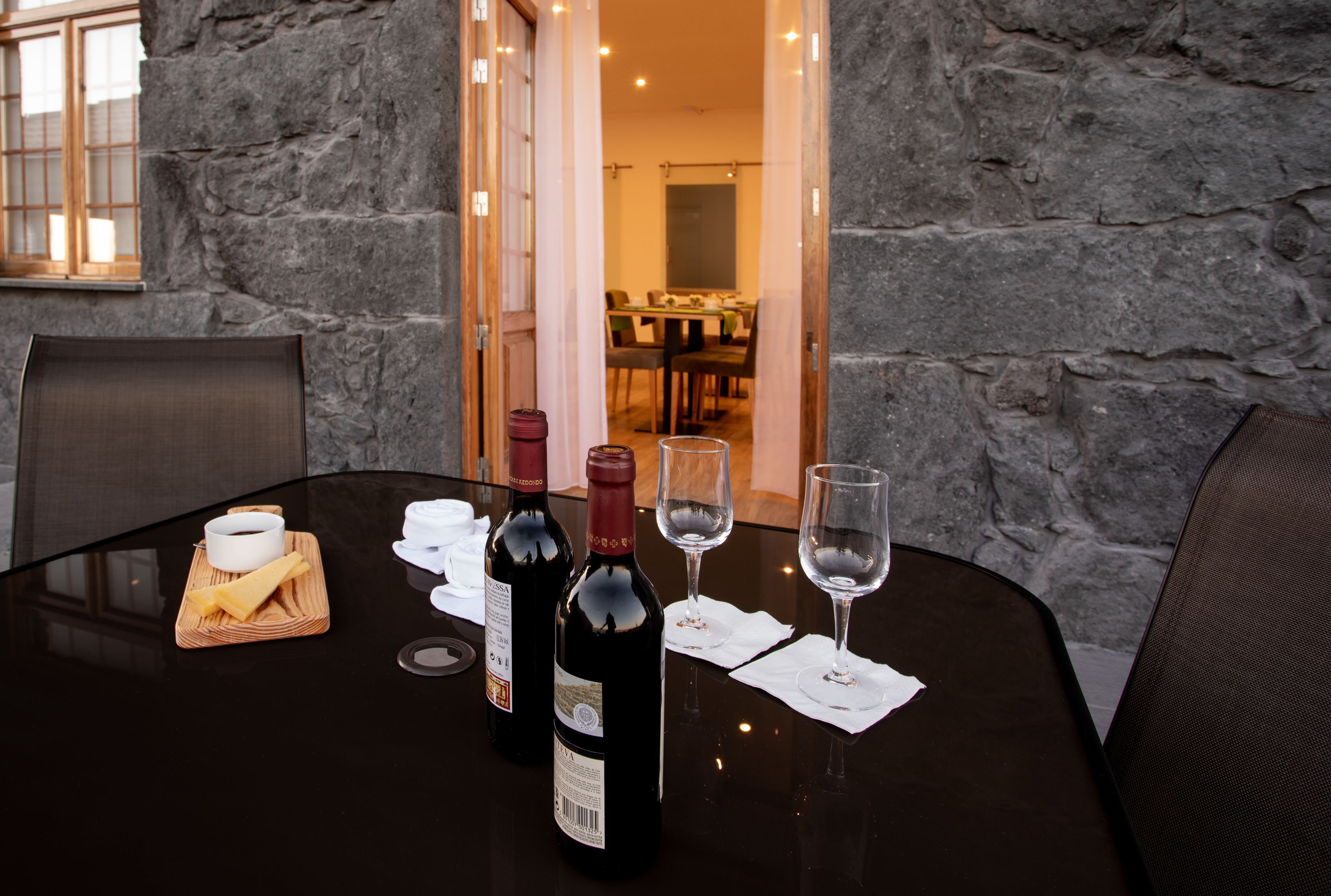 25-cm flat-screen tv with cable channels, tv