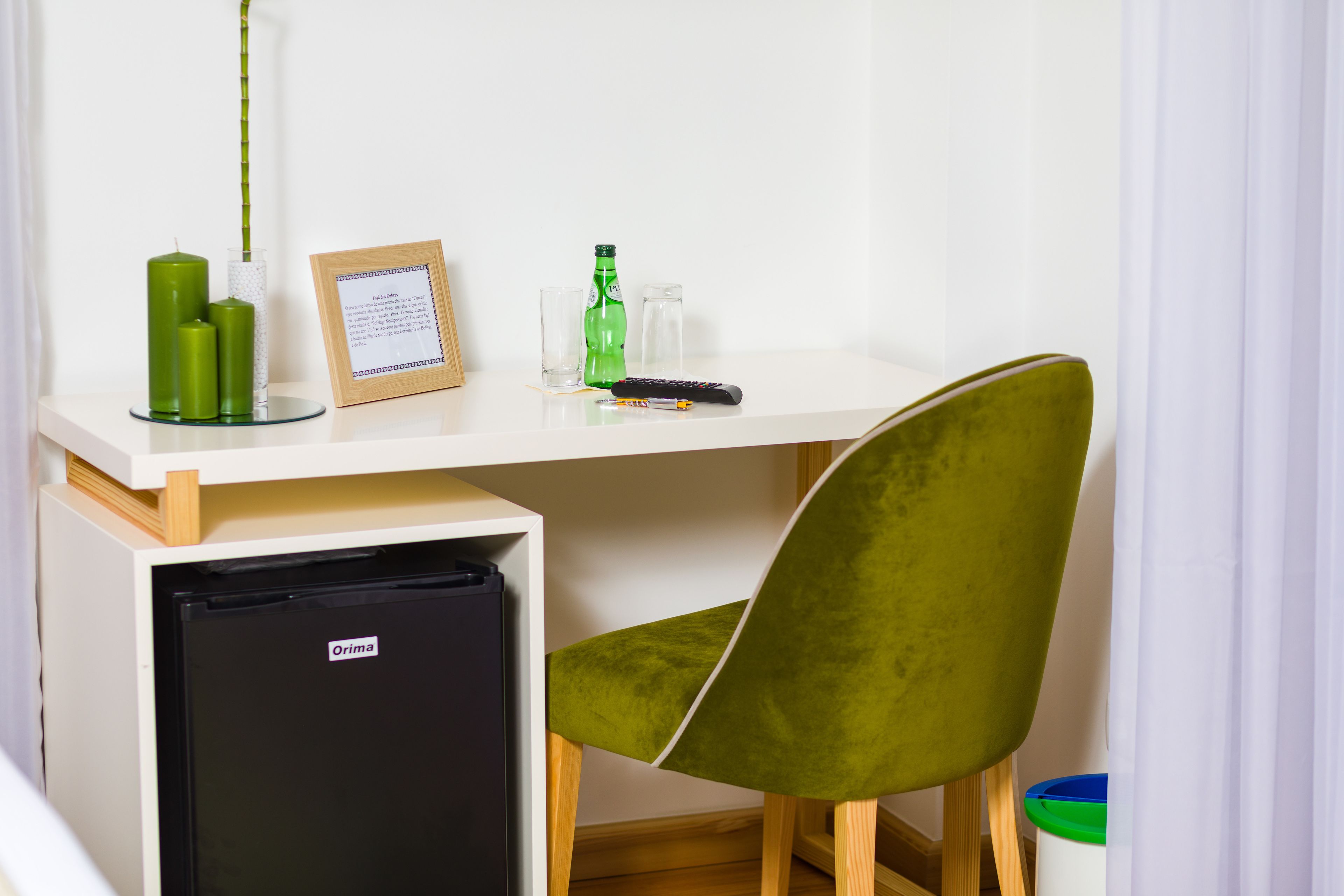 superior room, ocean view (05) | living area | 25-cm flat-screen tv with cable channels, tv