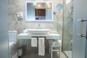 Deluxe Suite (08) | Bathroom | Shower, free toiletries, hair dryer, bathrobes