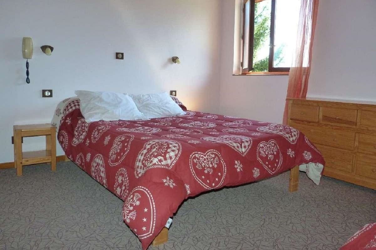 Iron/ironing board, free cribs/infant beds, rollaway beds, free WiFi