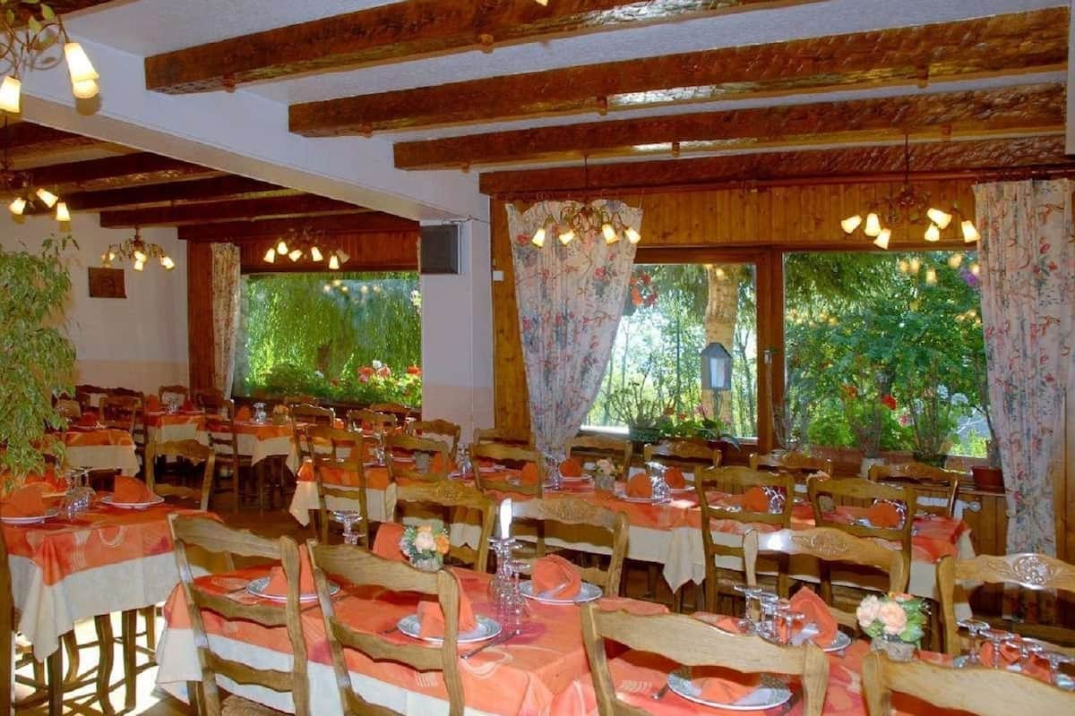 lunch and dinner served