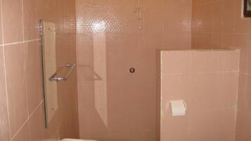 Standard Double Room, 1 Double Bed, Non Smoking | Bathroom | Shower, free toiletries, slippers, towels