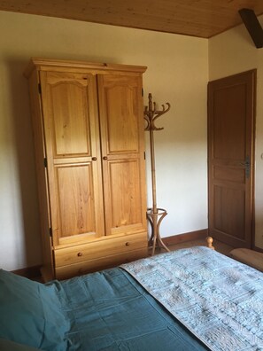 Chambre Double Classique, 1 lit double, vue jardin | Décoration personnalisée, ameublement personnalisé, rideaux occultants