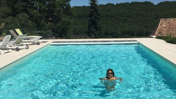 Seasonal outdoor pool, open 10:00 AM to 8:00 PM, pool loungers - Les Chevreuils (Monsac)