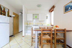 In-room dining - Villa Erica (Lignano Sabbiadoro)