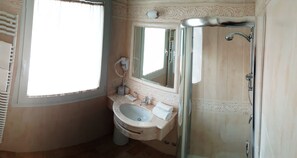 Shower, free toiletries, hair dryer, bidet
