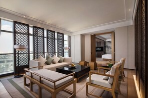 Suite (Star) | Minibar, in-room safe, desk, blackout drapes - Radisson Ningbo Beilun (Ningbo)