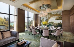 3 restaurants, lunch, dinner served; international cuisine - Radisson Blu Zhengzhou Huiji (Zhengzhou)