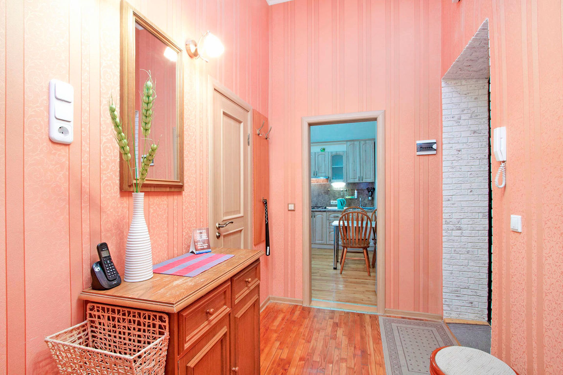 アパートメント 1 ベッドルーム (Italyanskaya 37) | リビング エリア | 薄型テレビ