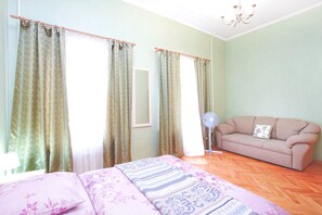 Apartamento, 1 habitación (Italyanskaya 37) | Escritorio, tabla de planchar con plancha, cunas (de pago) y wifi gratis