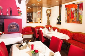 Breakfast and dinner served - Hotel Ochsen (Binzen)