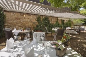 Frühstück und Abendessen, regionale Küche