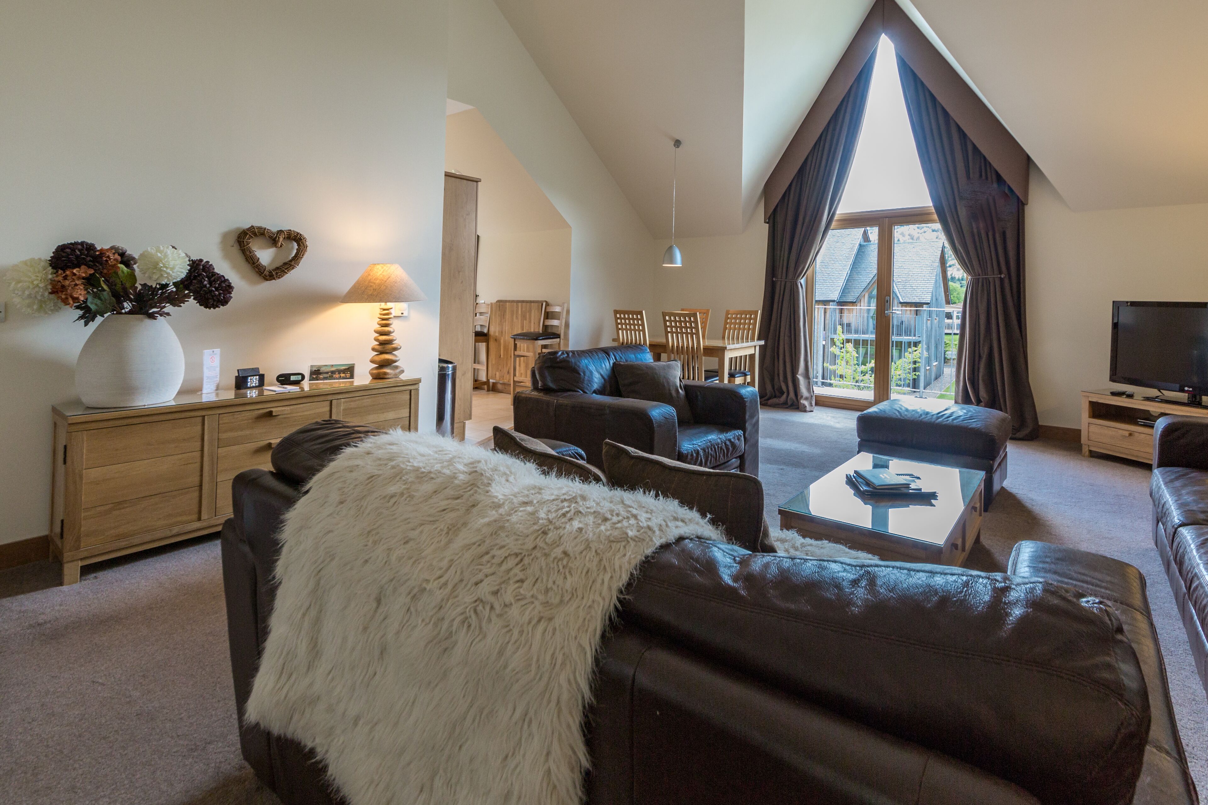 8 THE GALLOPS - NO PETS ALLOWED | Área de sala de estar | Televisión de pantalla plana de 32 pulgadas con canales digitales 