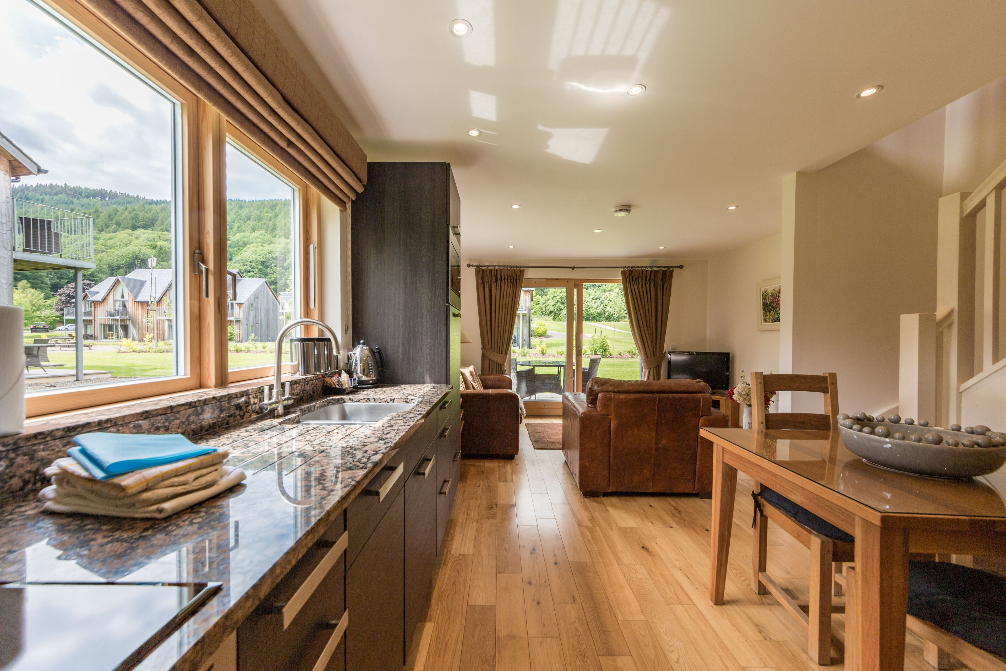 Vil·la de luxe, 1 dormitori, balcó, vistes al complex turístic (11 MAXWELLS) | Cuina privada | Frigorífic gran, microones, forn i placa de cuina 